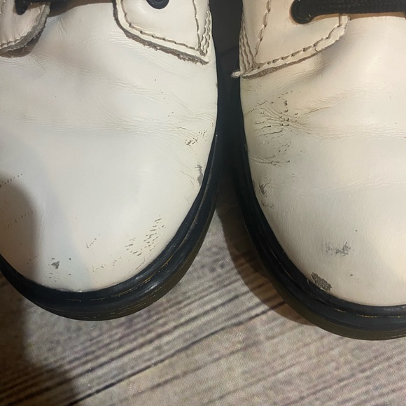 Dr. Martens Boots Youth 4 Combat Ankle Bootie White Faux Leather Lace Up Casual - Picture 4 of 6